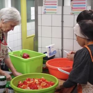 Studenten maken gezonde soep voor Voedselbank